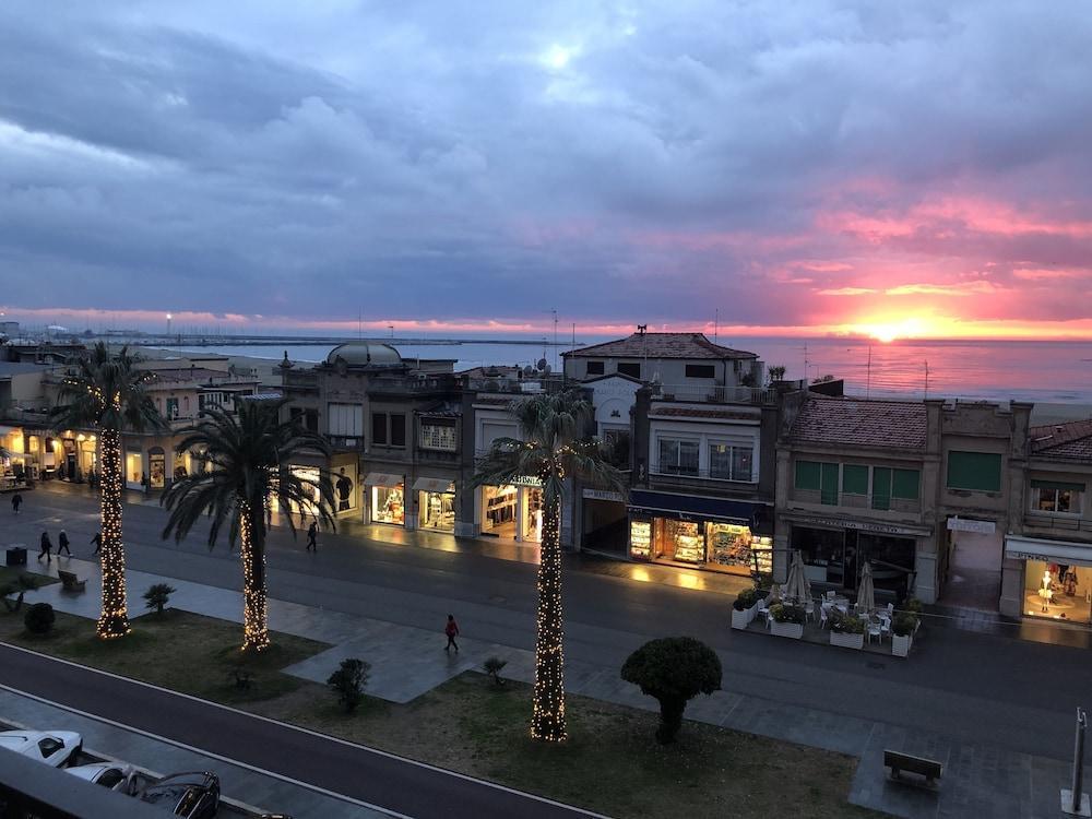 Hotel Bella Riviera Lungomare เวียเรจโจ ภายนอก รูปภาพ