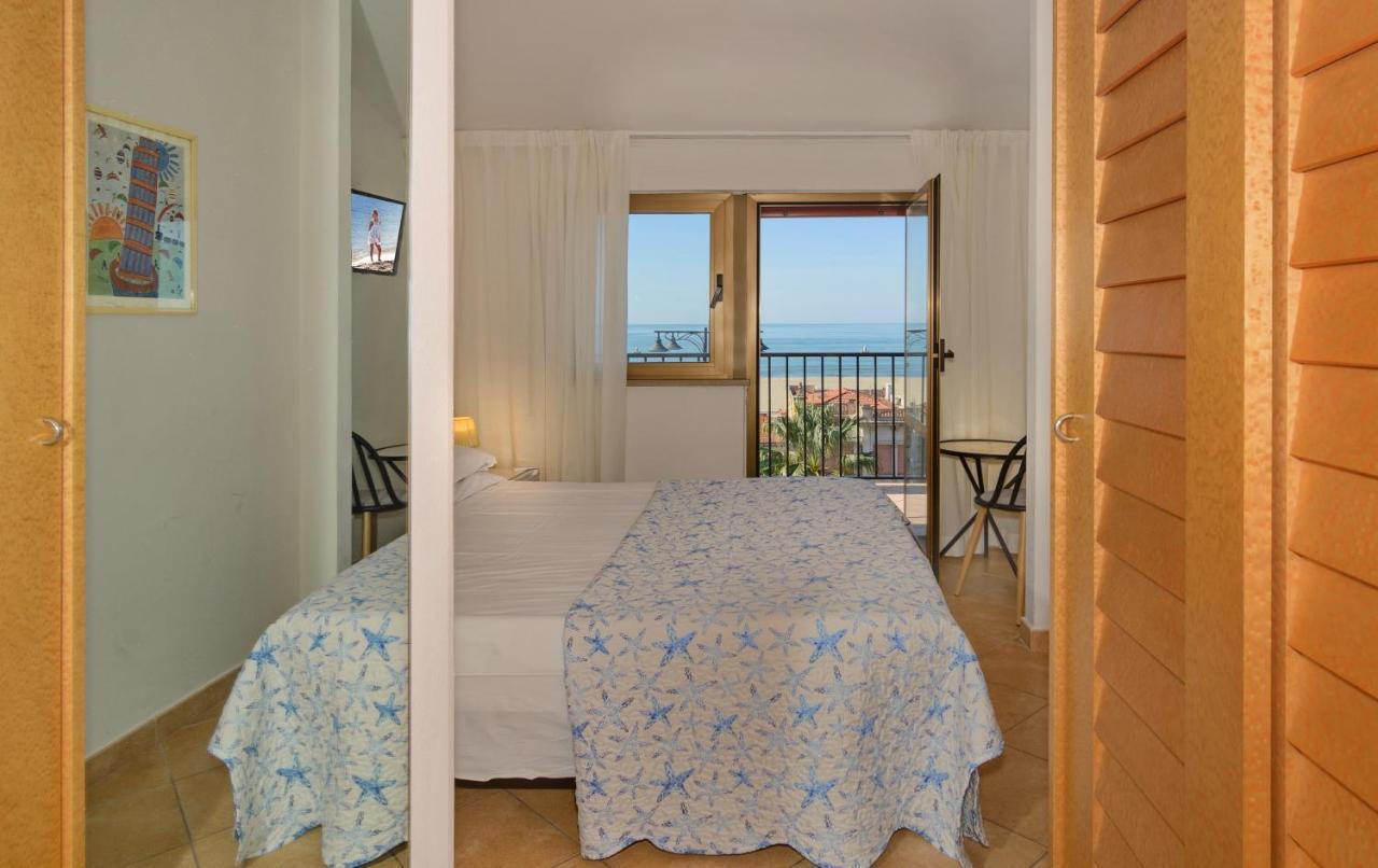 Hotel Bella Riviera Lungomare เวียเรจโจ ภายนอก รูปภาพ