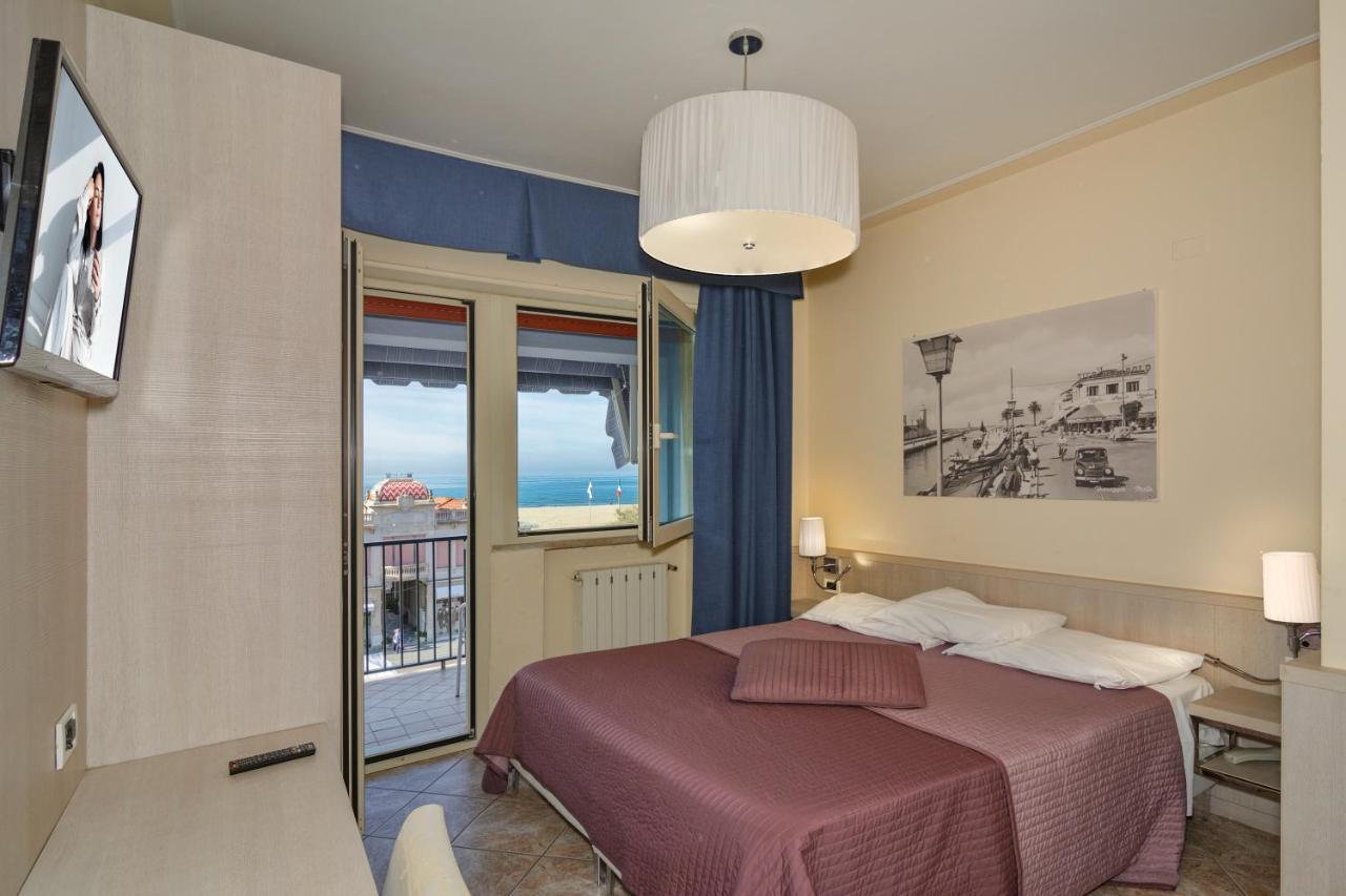 Hotel Bella Riviera Lungomare เวียเรจโจ ภายนอก รูปภาพ
